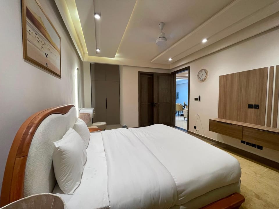 Bed, TV and multimedia, Photo of the whole room, Bedroom, wardrobe