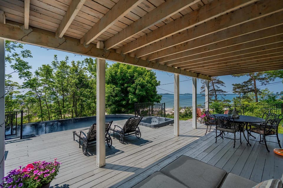 Waterfront Cottage w Pool Beach Access House in Fort Erie
