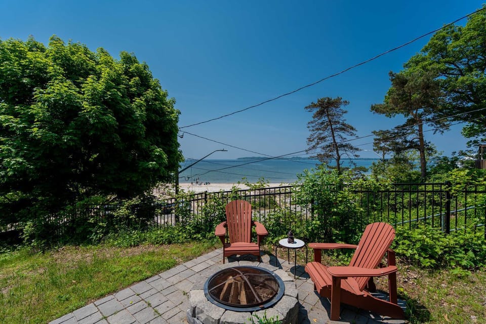 Waterfront Cottage w Pool Beach Access House in Fort Erie