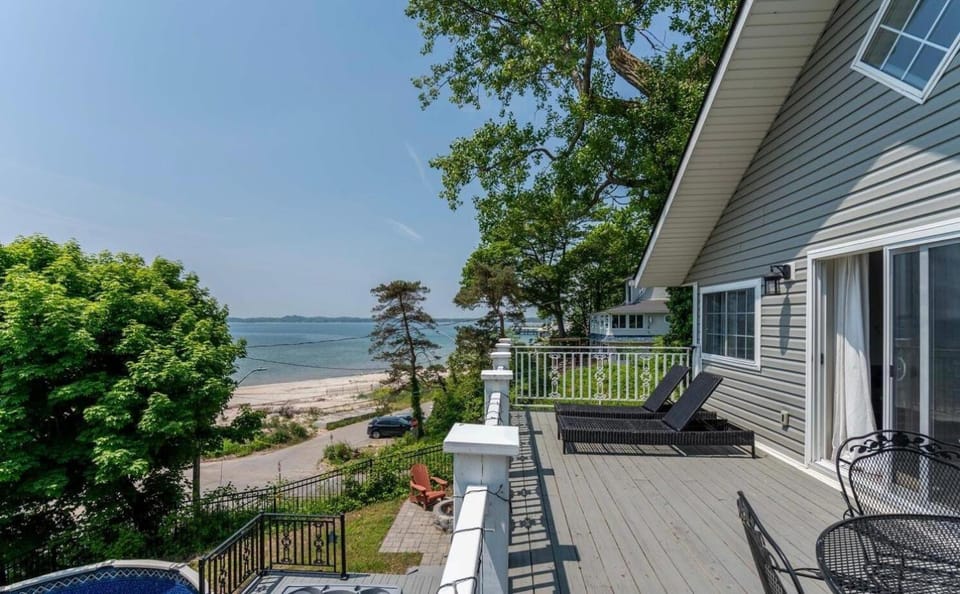 Waterfront Cottage w Pool Beach Access House in Fort Erie