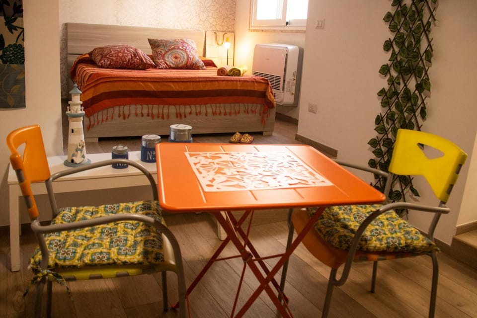 Bed, Photo of the whole room, Seating area, Bedroom