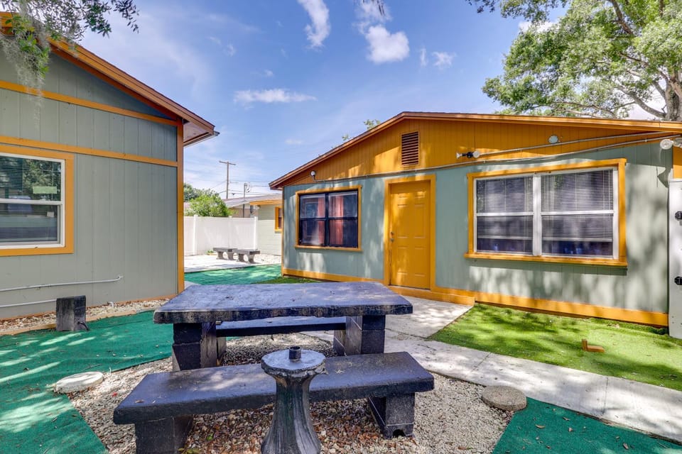 Guest House Near Amphitheatre & Hard Rock Casino! Apartment in Tampa