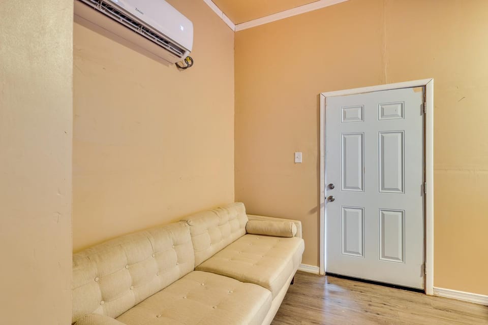 Guest House Near Amphitheatre & Hard Rock Casino! Apartment in Tampa