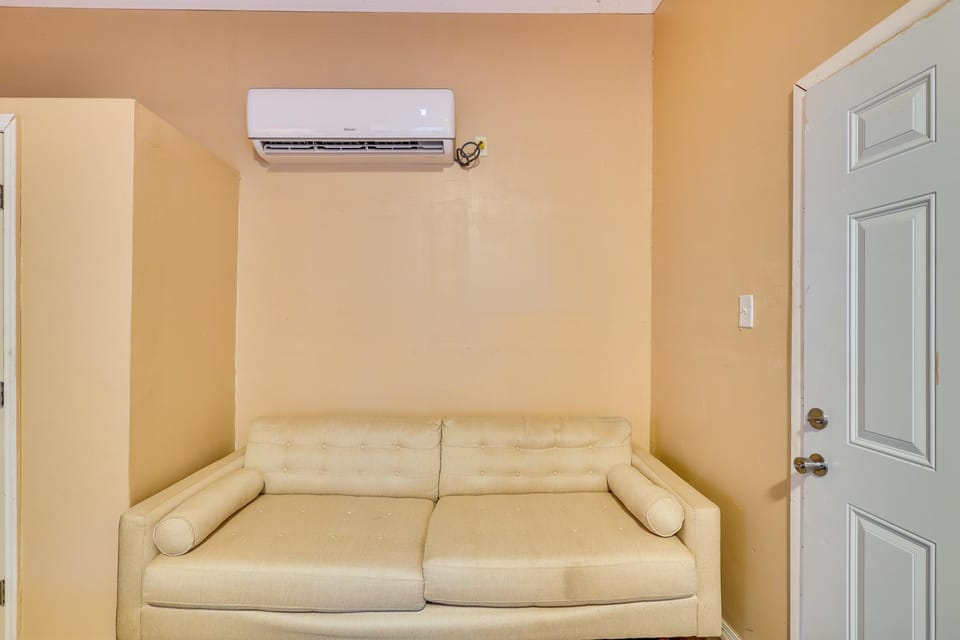 Guest House Near Amphitheatre & Hard Rock Casino! Apartment in Tampa