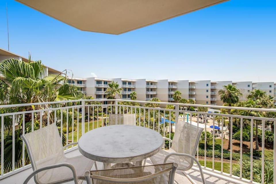 5th Floor Beautifully Decorated Condo At Waterscape Waterfall Lazy River House in Okaloosa Island