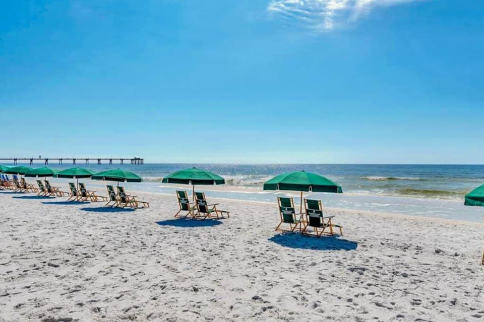 Sixth-floor condo with partial Gulf views pools hot tub private beach House in Okaloosa Island