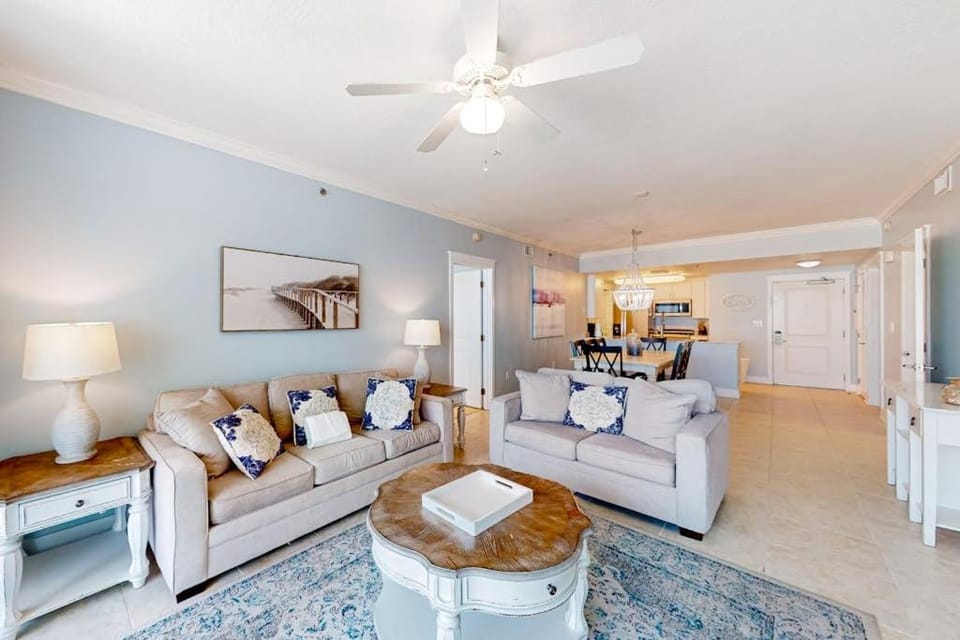Sixth-floor condo with partial Gulf views pools hot tub private beach House in Okaloosa Island