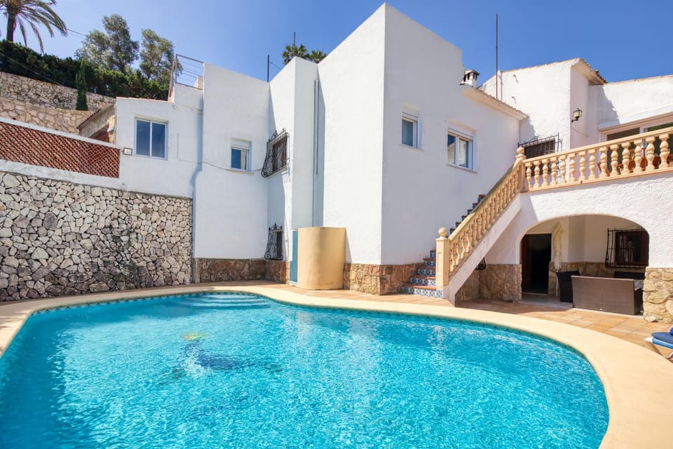 Shower, Swimming pool, sunbed