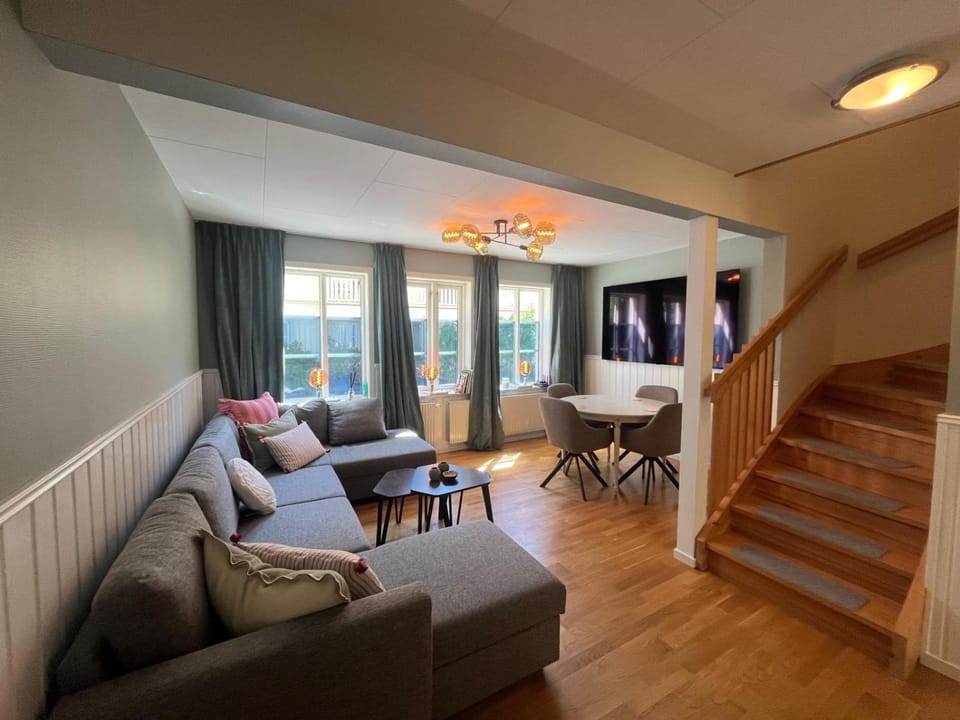 Property building, Garden, Balcony/Terrace