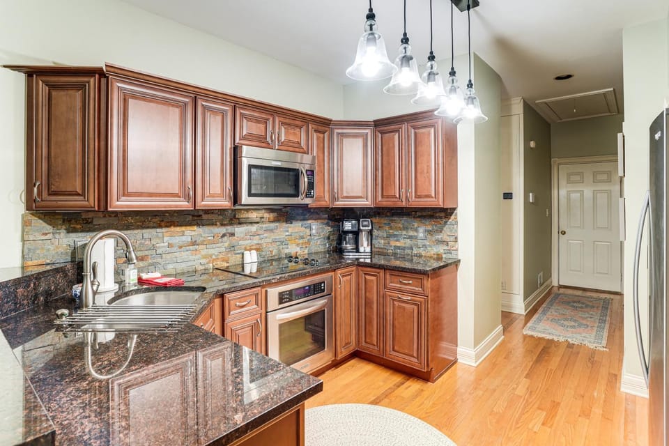 17 Private Acres! Modern Louisville Escape w/ Deck House in Jefferson County