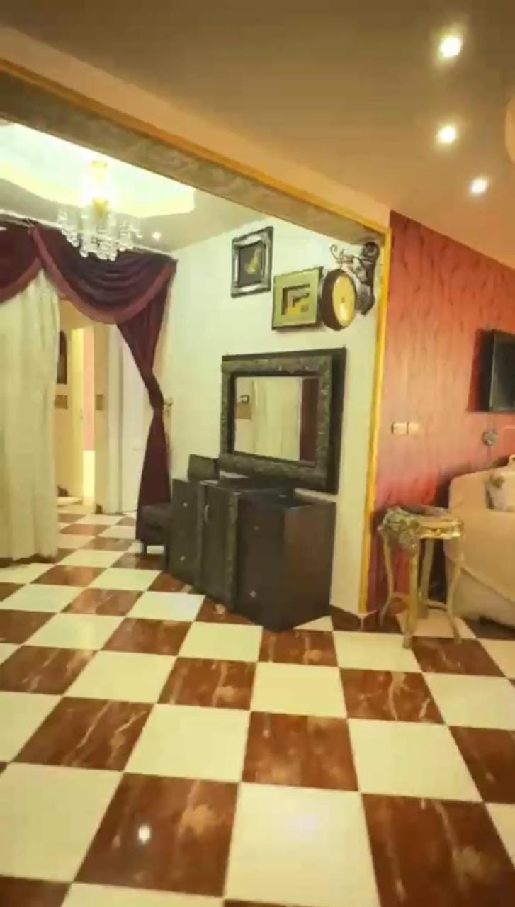 شقة في الدور الاخير تطل علي البحر Apartment in Alexandria