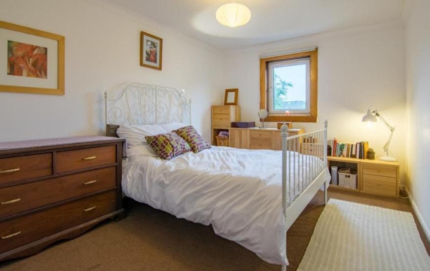 Glasgow Apartment Free Parking Bed and Breakfast in Glasgow