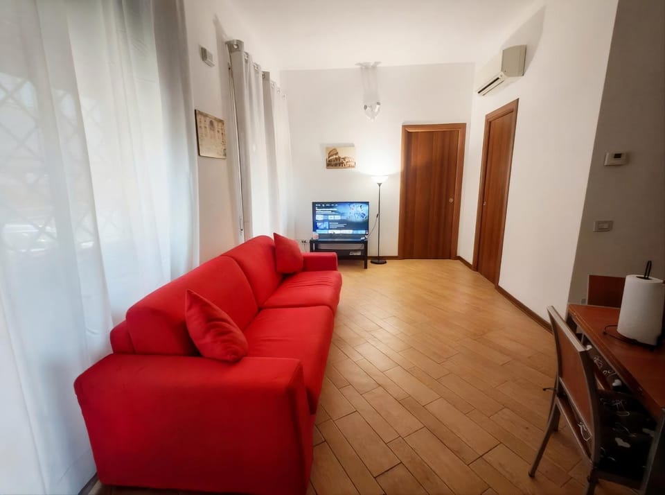 Communal lounge/ TV room, TV and multimedia, Living room, Seating area, Evening entertainment