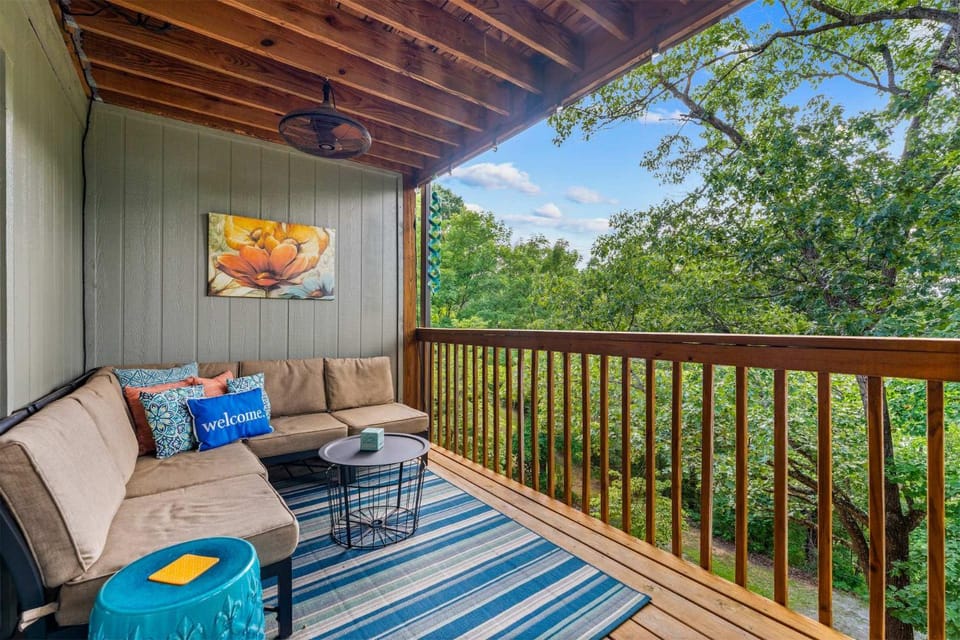 Ozark Mountain Getaway Balcony House in Table Rock Lake