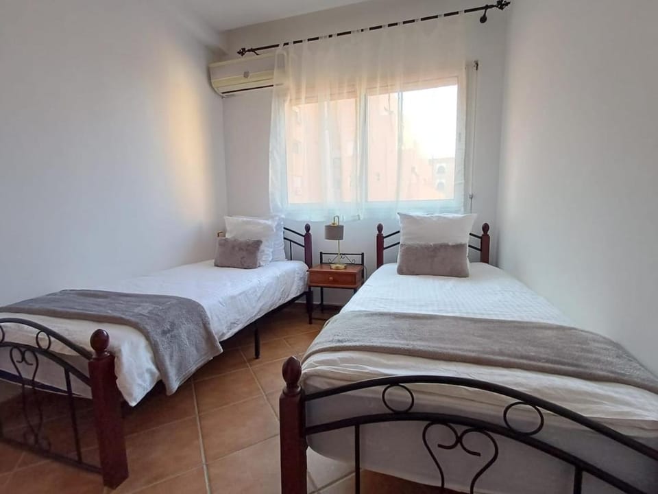 Bedroom, air conditioner