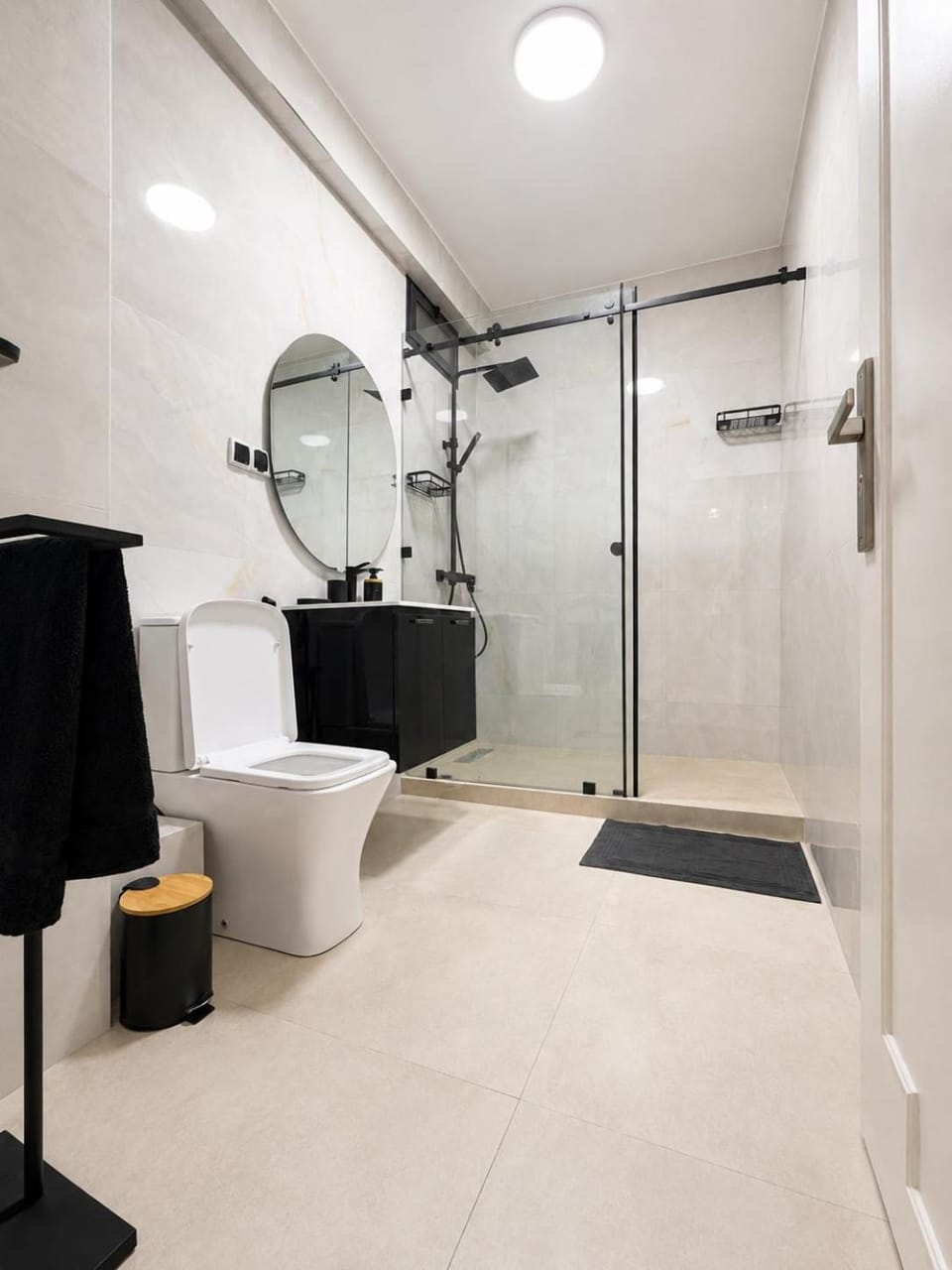 Shower, Toilet