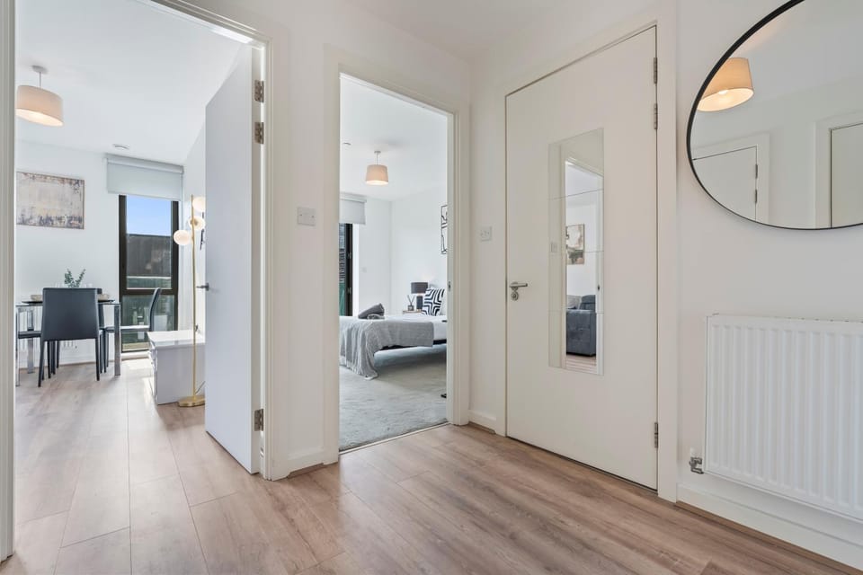 Warm & Cosy Wembley Retreat - Sleeps 6 - Balcony Apartment in Wembley