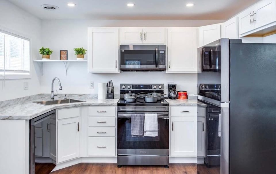 Tiny Home in Quiet Suburb near everything House in Rochester