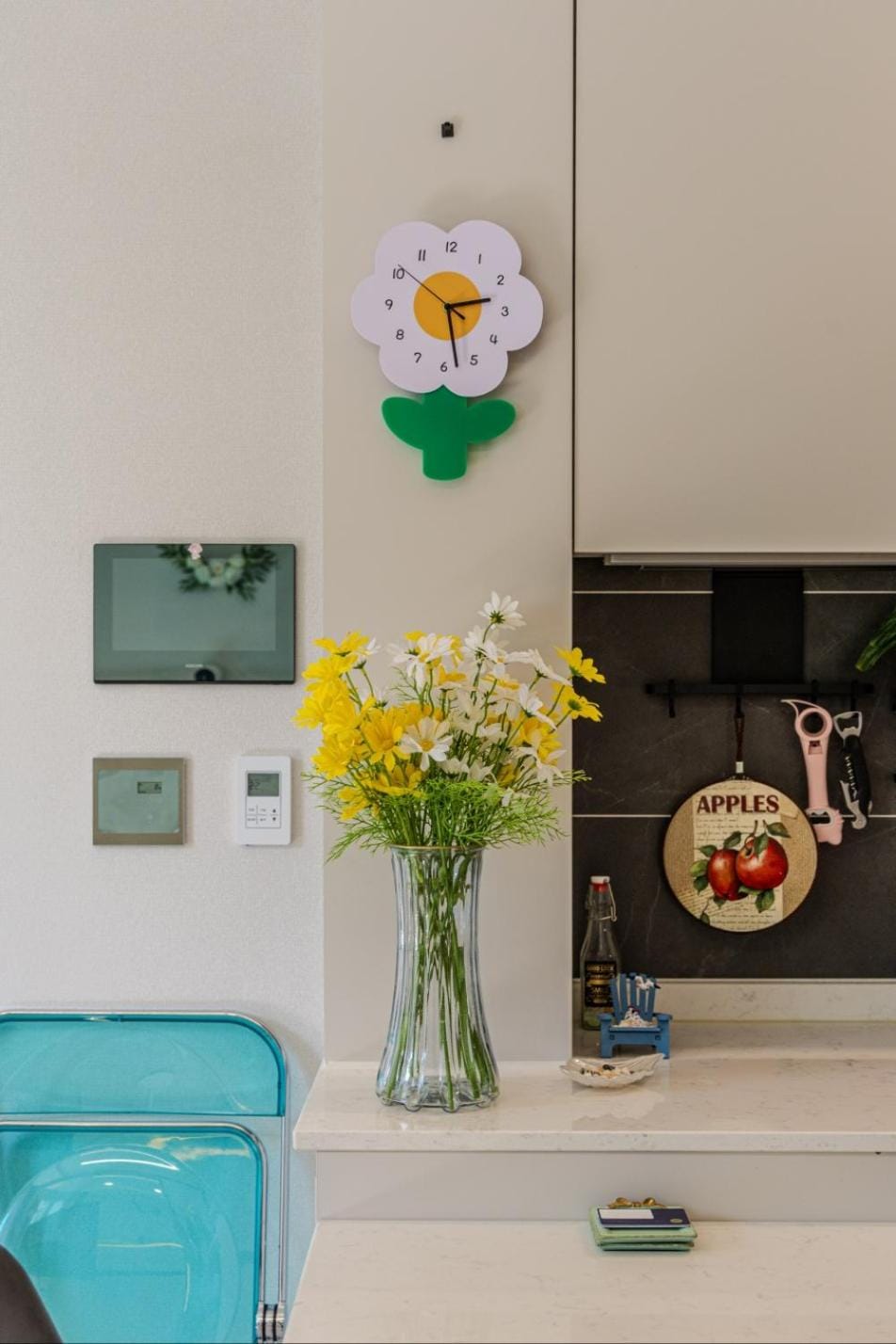 Kitchen or kitchenette, Decorative detail