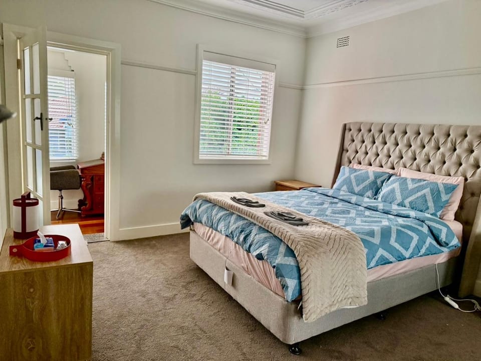 Main road apartment Vacation rental in Sydney