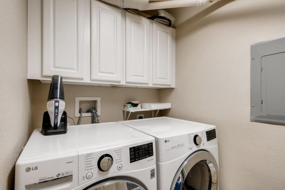 Capital Hill Condo w Balcony Parking Laundry House in Capitol Hill