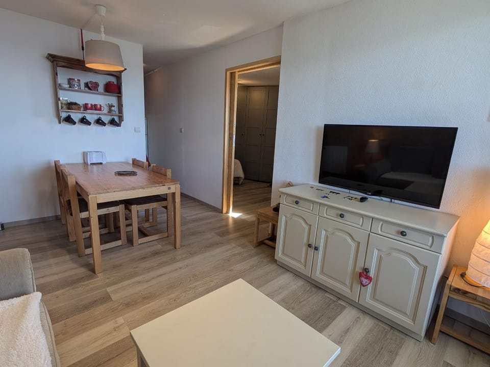 Appartement lumineux avec vue montagne - 6 pers. - FR-1-771-91 Apartment in Auvergne-Rhône-Alpes