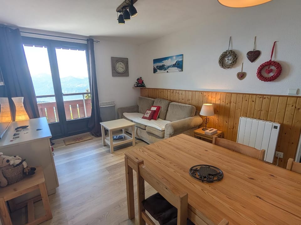 Appartement lumineux avec vue montagne - 6 pers. - FR-1-771-91 Apartment in Auvergne-Rhône-Alpes