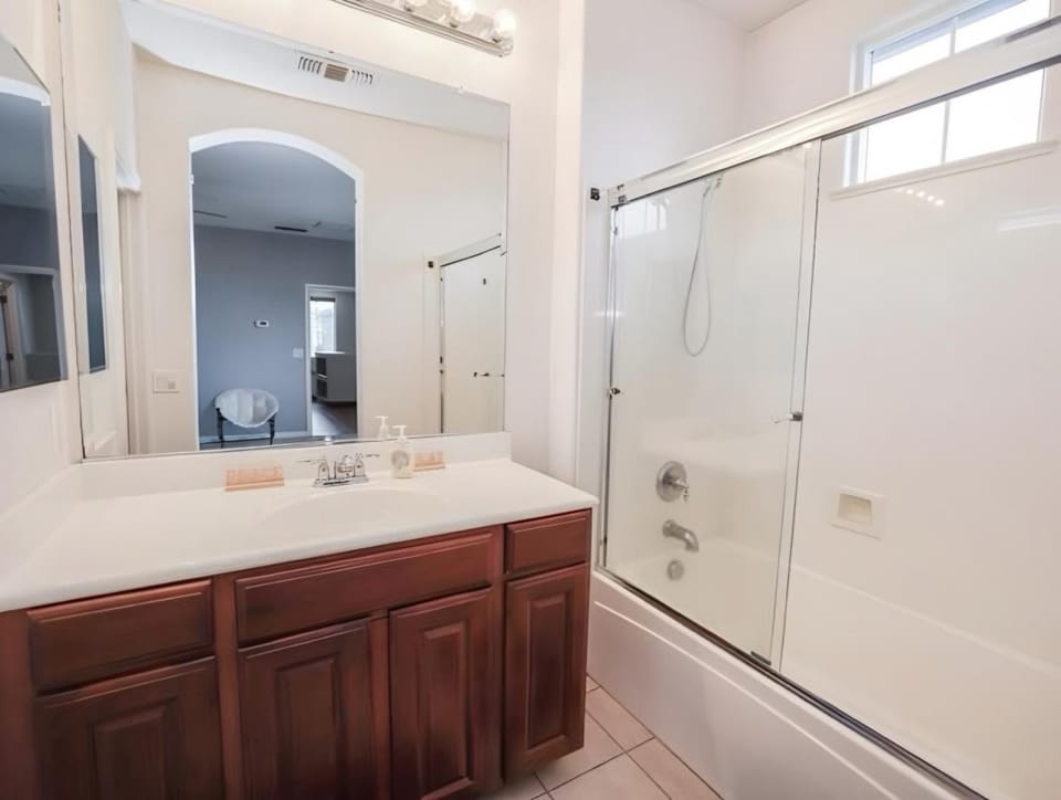 Insurance Ready 4BR Family Home Traveling Pros House in West Sacramento