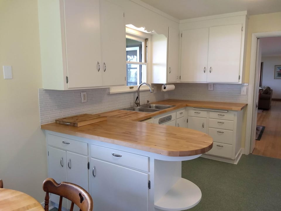 Bay View Horizon Waterfront Family Friendly House in Sequim