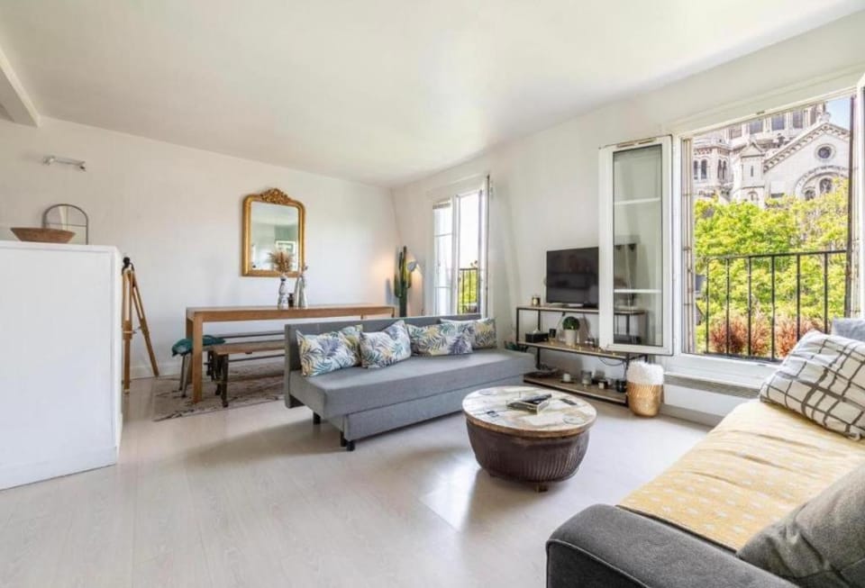 LAST FLOOR - SACRE COEUR 2 Bedrooms Apartment in Paris
