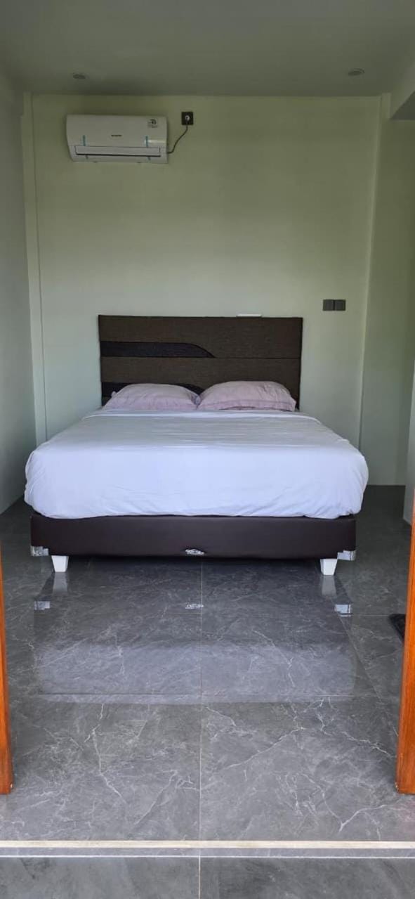 Suci's Friendly Garden Apartment 7c 1st floor Apartment in Batu Layar