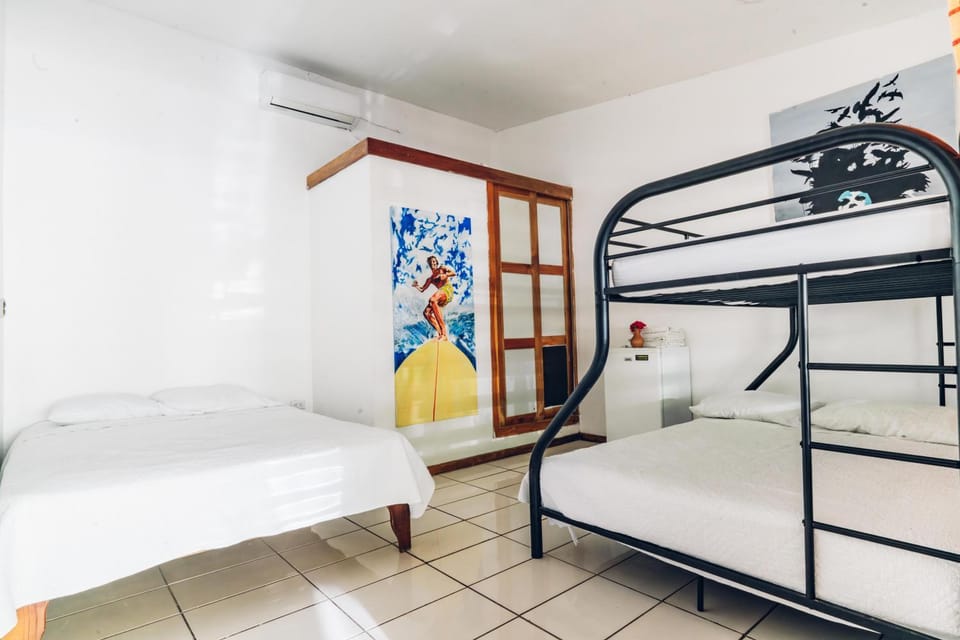 Bedroom, bunk bed