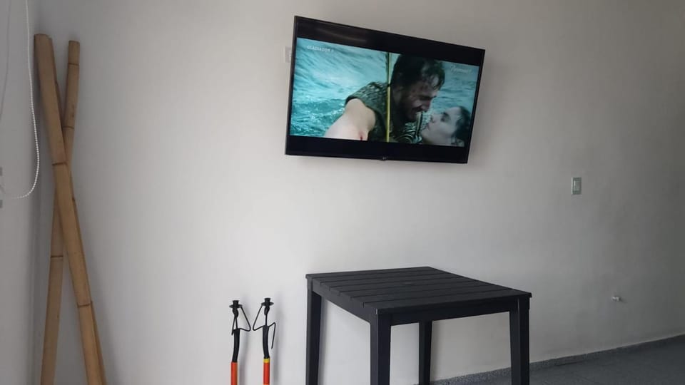 Communal lounge/ TV room, TV and multimedia