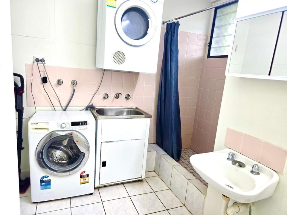 Comfortable Twin Room in a Shared Apartment, Darwin CBD, Central Stay, Esplanade Bed and Breakfast in Darwin