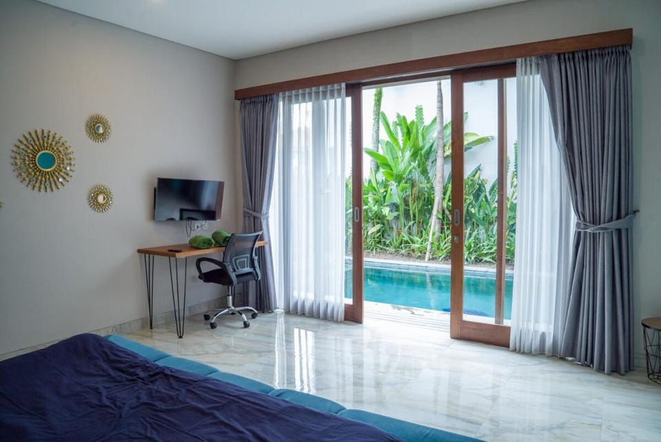 Tingkir Villa - Tropical 3BR Pool Villa - Quiet Bali Escape Villa in North Kuta
