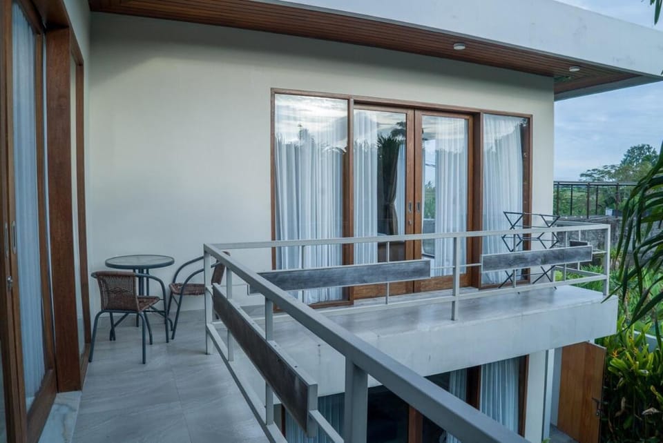 Tingkir Villa - Tropical 3BR Pool Villa - Quiet Bali Escape Villa in North Kuta