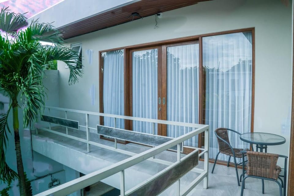 Tingkir Villa - Tropical 3BR Pool Villa - Quiet Bali Escape Villa in North Kuta