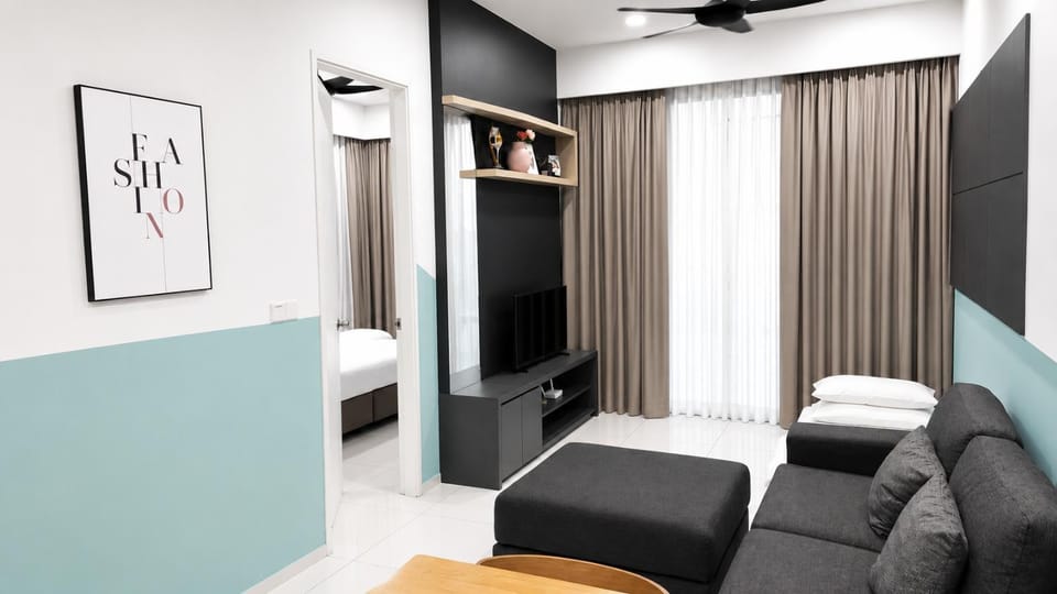 TV and multimedia, Balcony/Terrace, Living room, Seating area, Dining area, Landmark view, Area and facilities, air conditioner