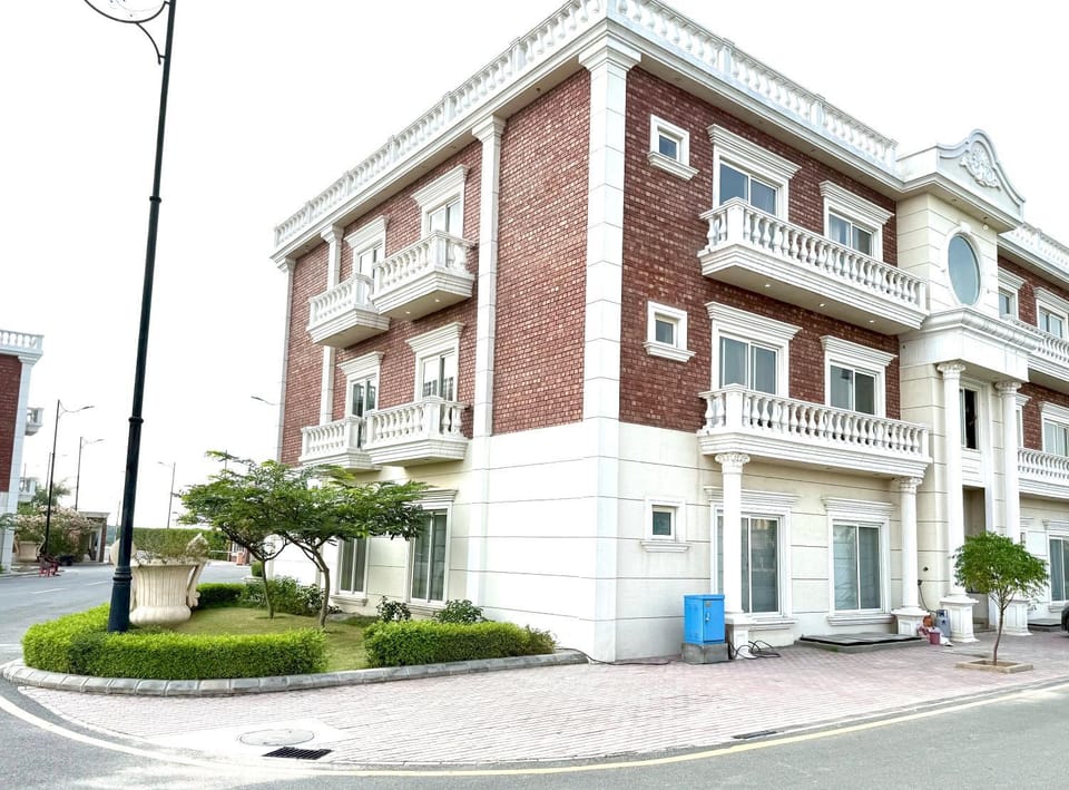 Property building, Street view