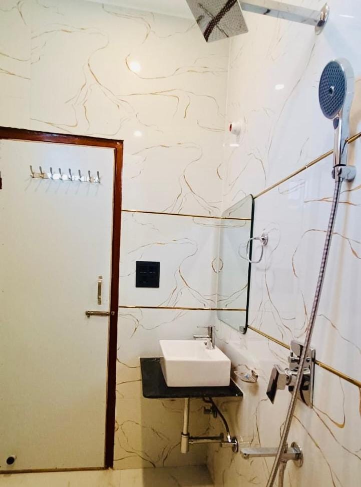 Luxurious OB homestay Apartment in Uttarakhand