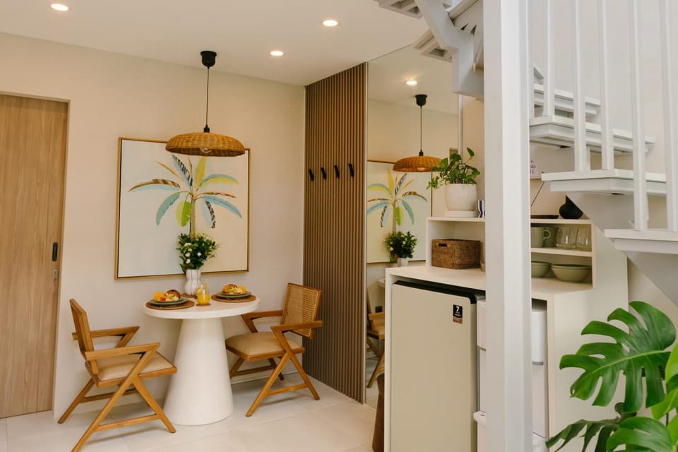 Day, Decorative detail, Dining area