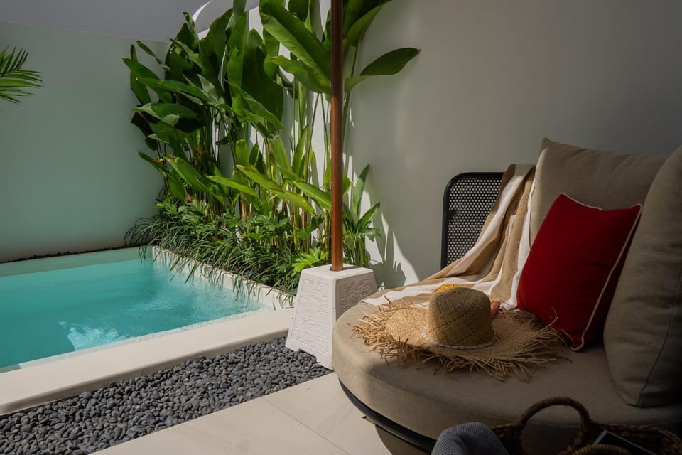 Property building, Day, Balcony/Terrace, Pool view, Swimming pool