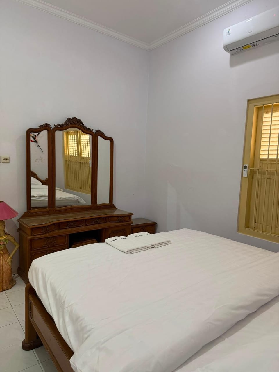 Bedroom, air conditioner