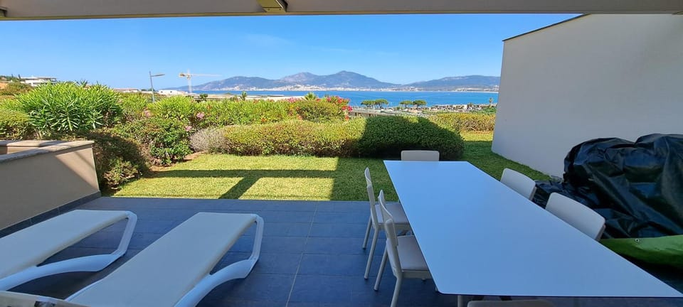 Appartement Centre Porticcio avec terrasse vue mer Apartment in Ajaccio