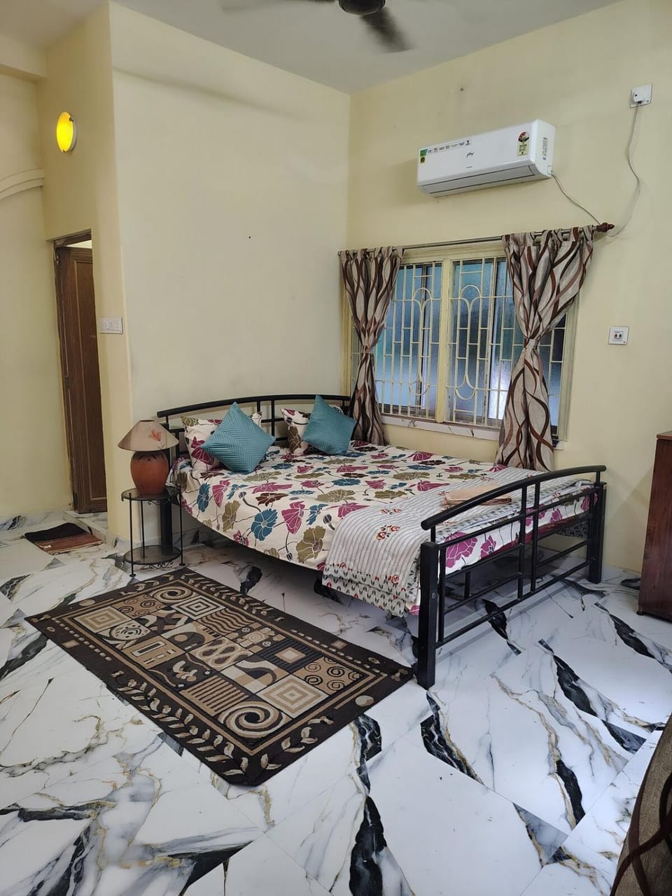 J Stay Basic Apartment in Kolkata