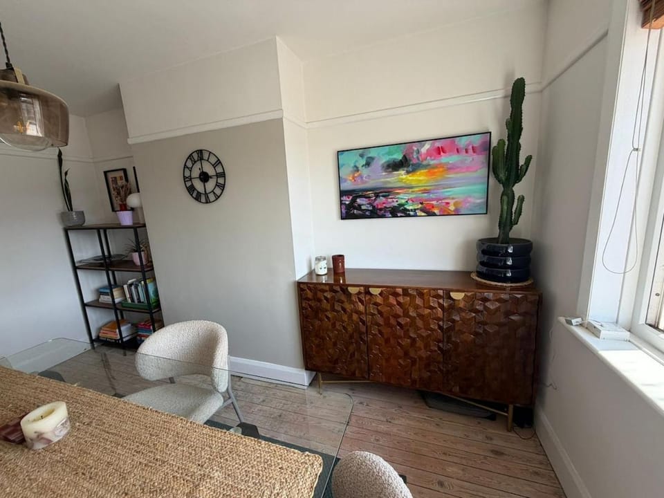 Stylish Coastal Maisonette, walk to Sandbanks House in Poole