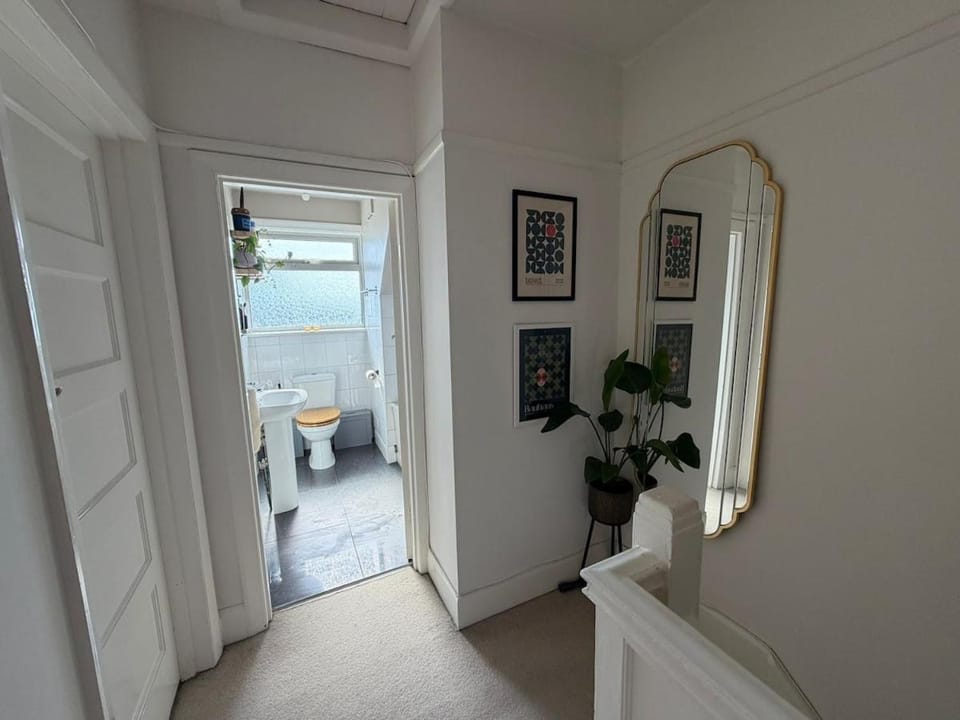 Stylish Coastal Maisonette, walk to Sandbanks House in Poole