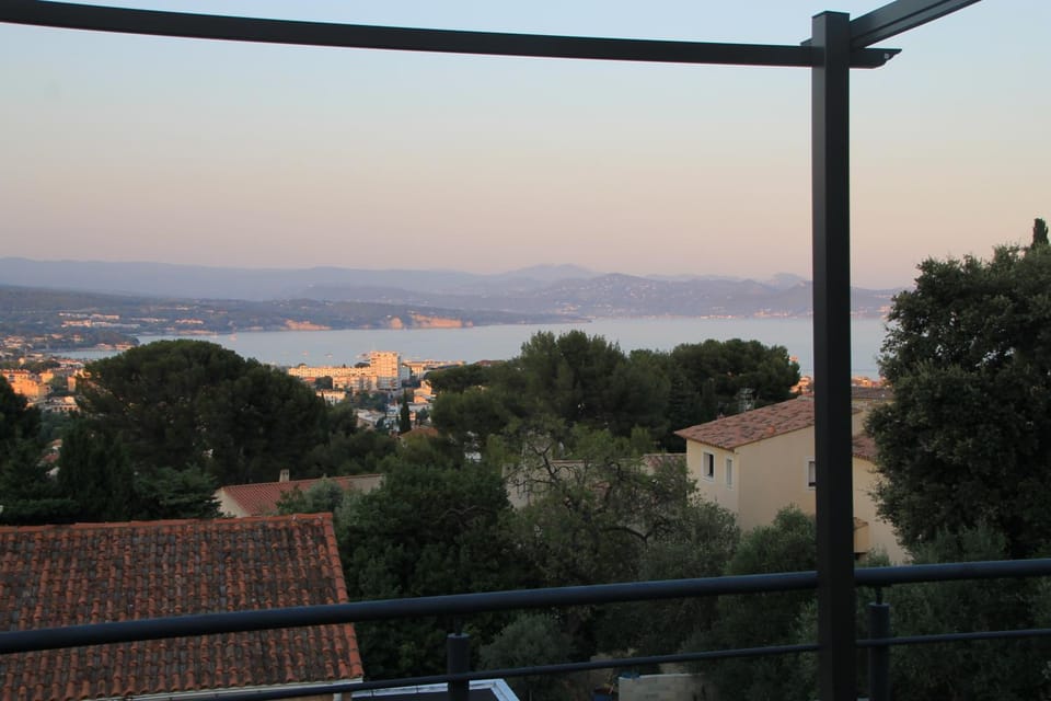 Maison contemporaine avec magnifique vue mer Villa in La Ciotat