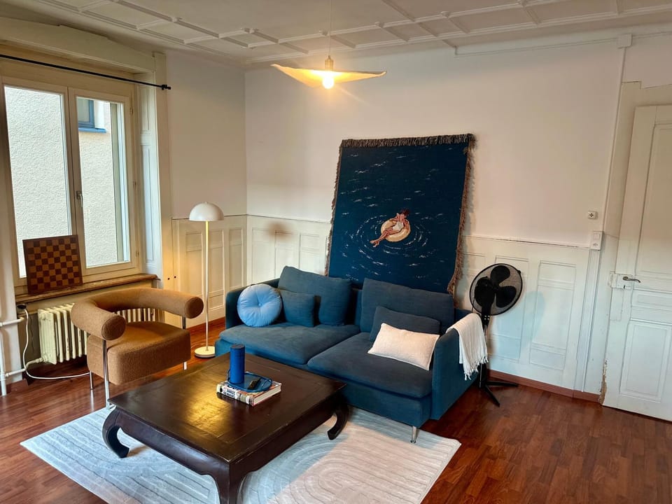 Living room, Seating area