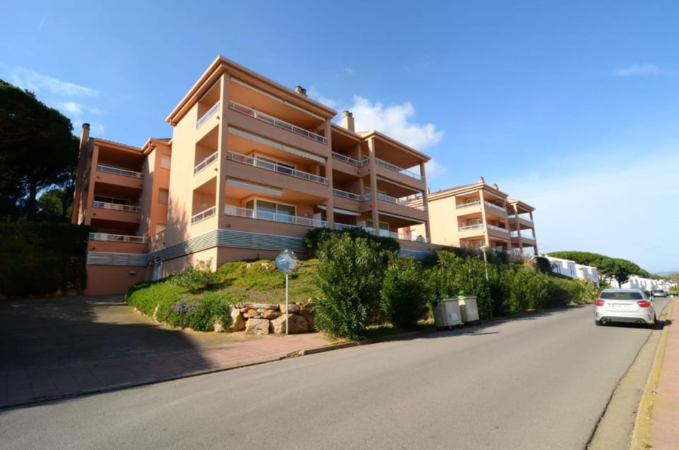 Property building, Facade/entrance, Off site